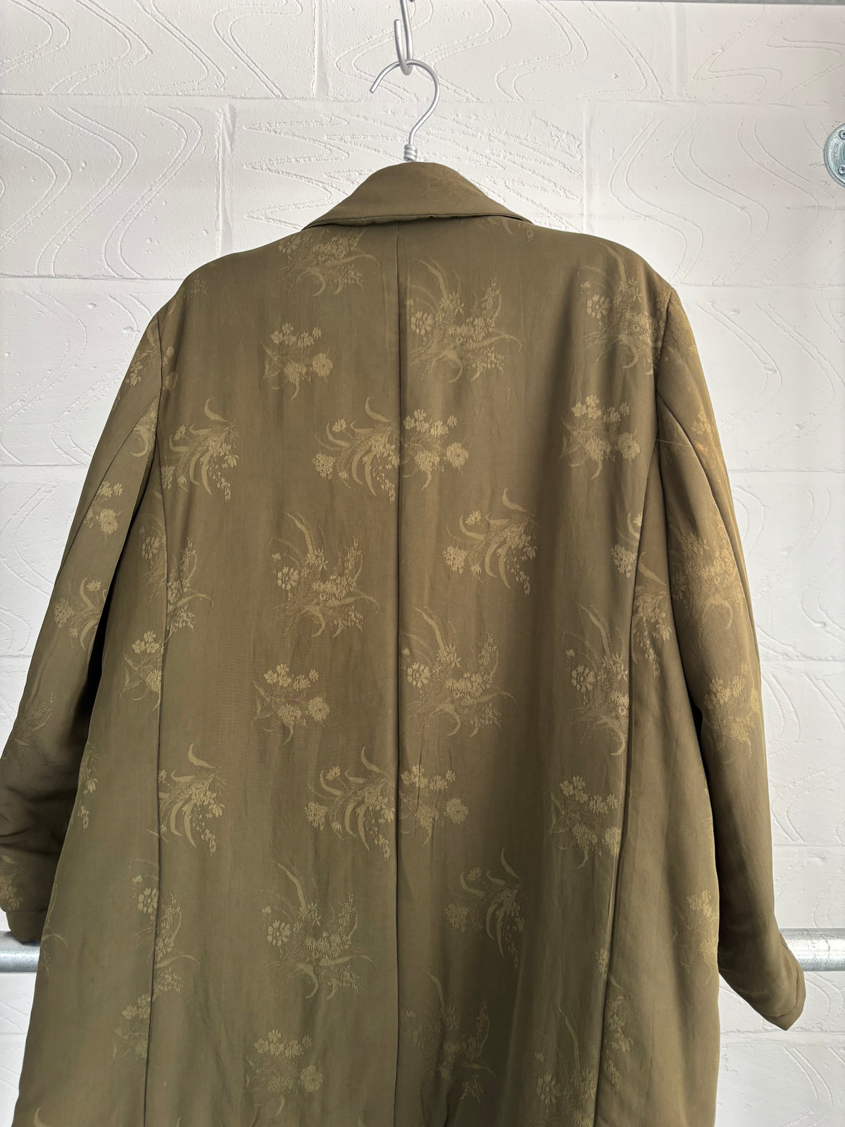 FLORAL JACKET WITH CHINESE KNOT FASTENINGS