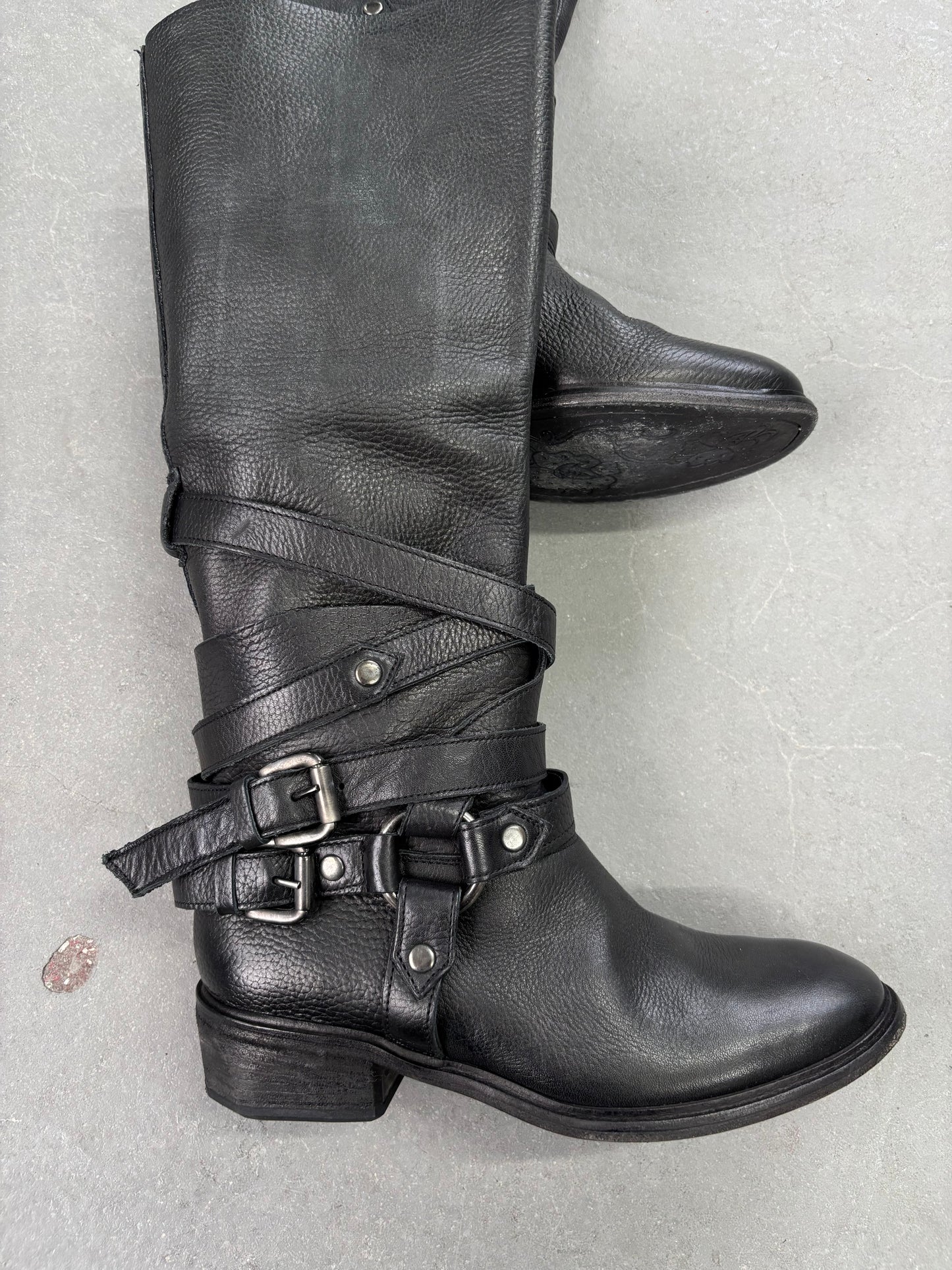 BONDAGE BUCKLE LEATHER BOOTS