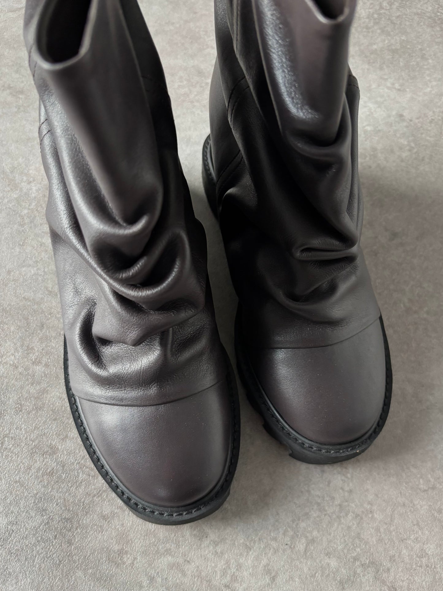 ZUCCA BROWN LEATHER SLOUCH BOOTS