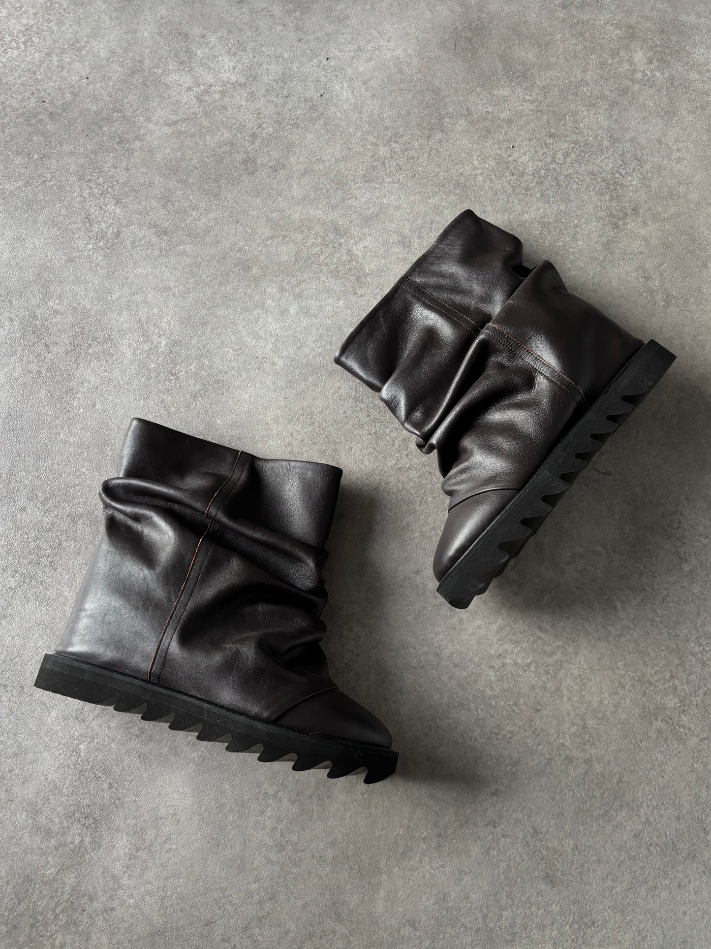 ZUCCA BROWN LEATHER SLOUCH BOOTS