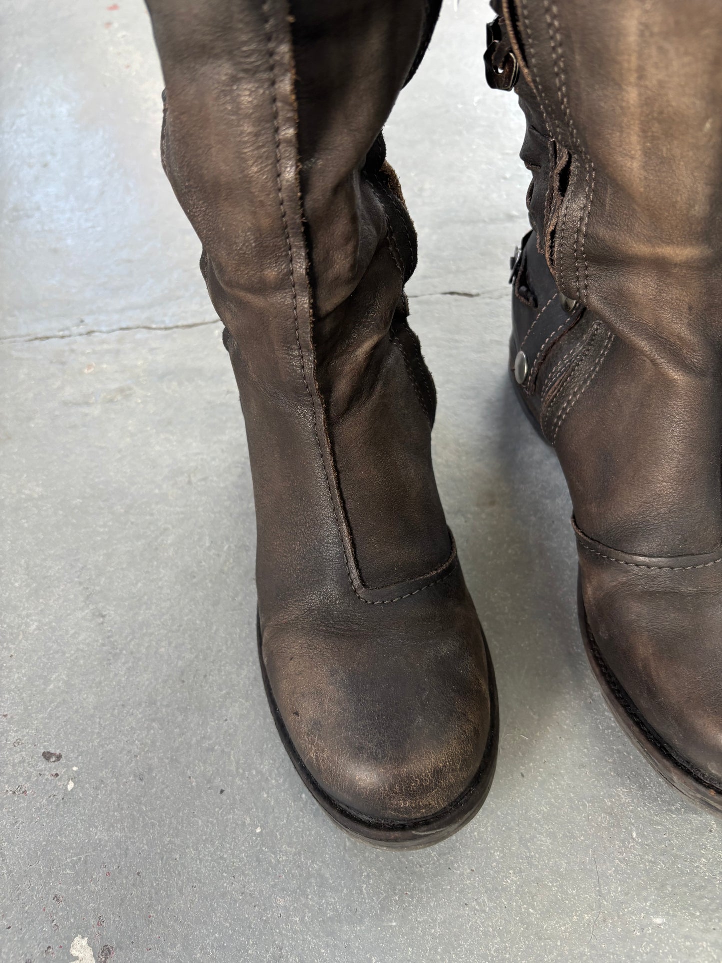 METAL DETAIL LEATHER BOOTS