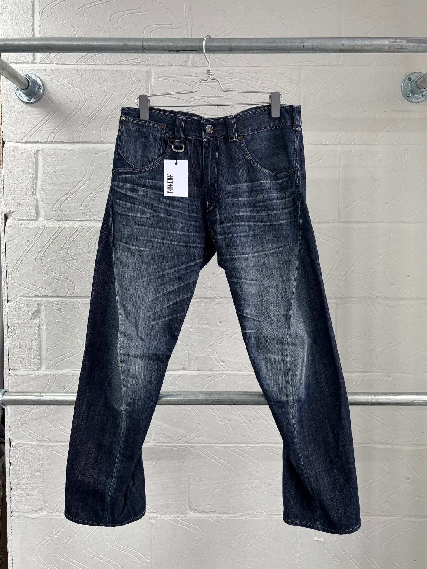 LEVI’S ENGINEERED WITH CLINCH BACK