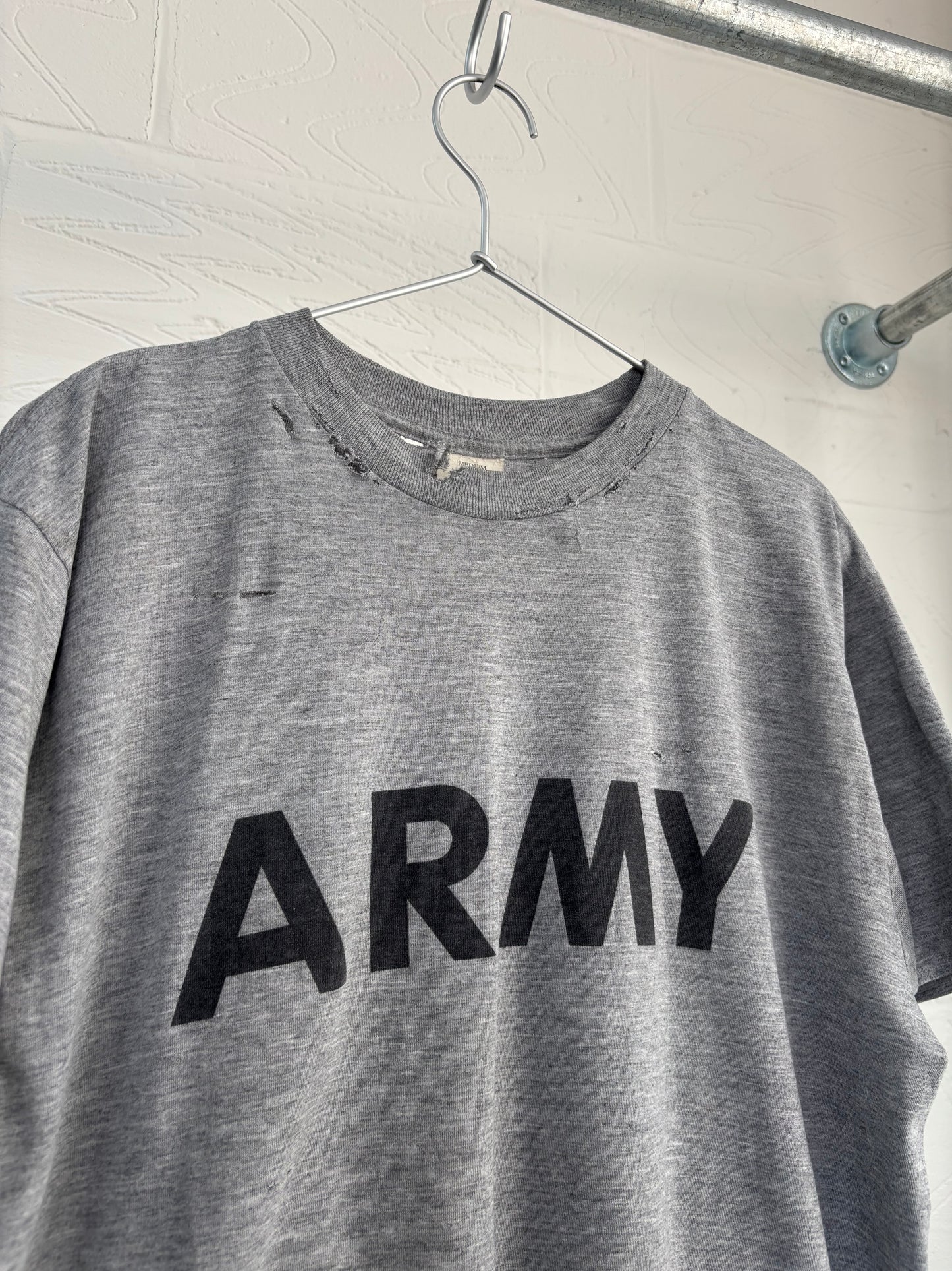 MW X 403: EARLY 00S ARMY T-SHIRT