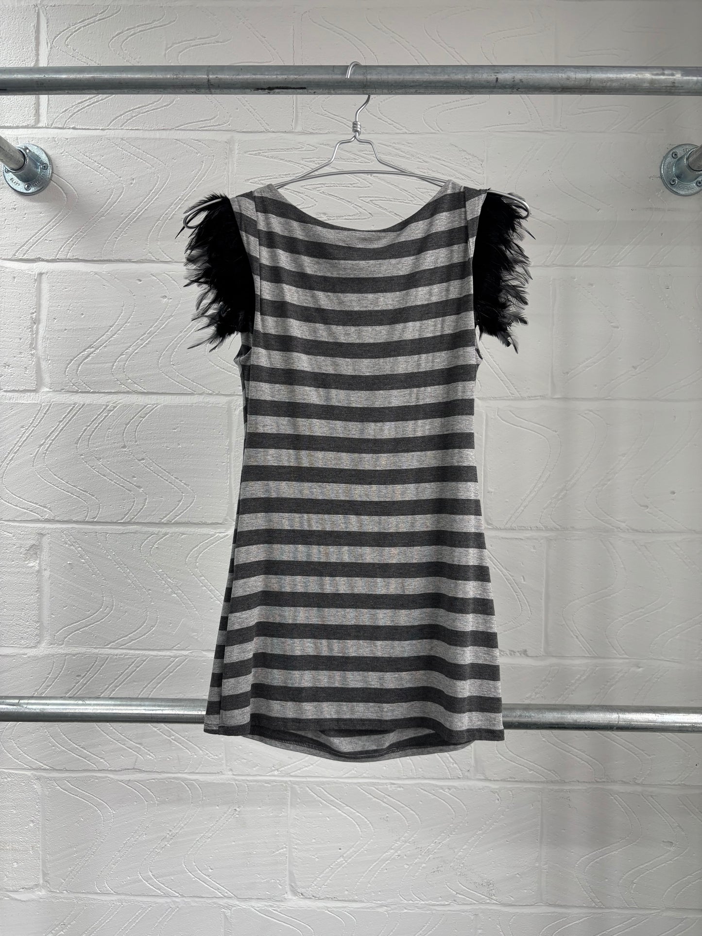 STRIPE FEATHER SHOULDER VEST