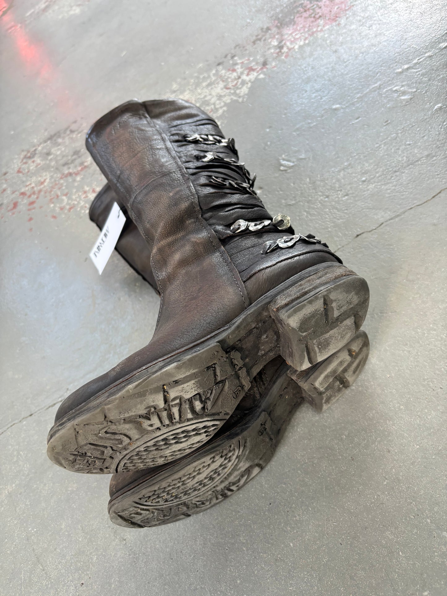 METAL DETAIL LEATHER BOOTS