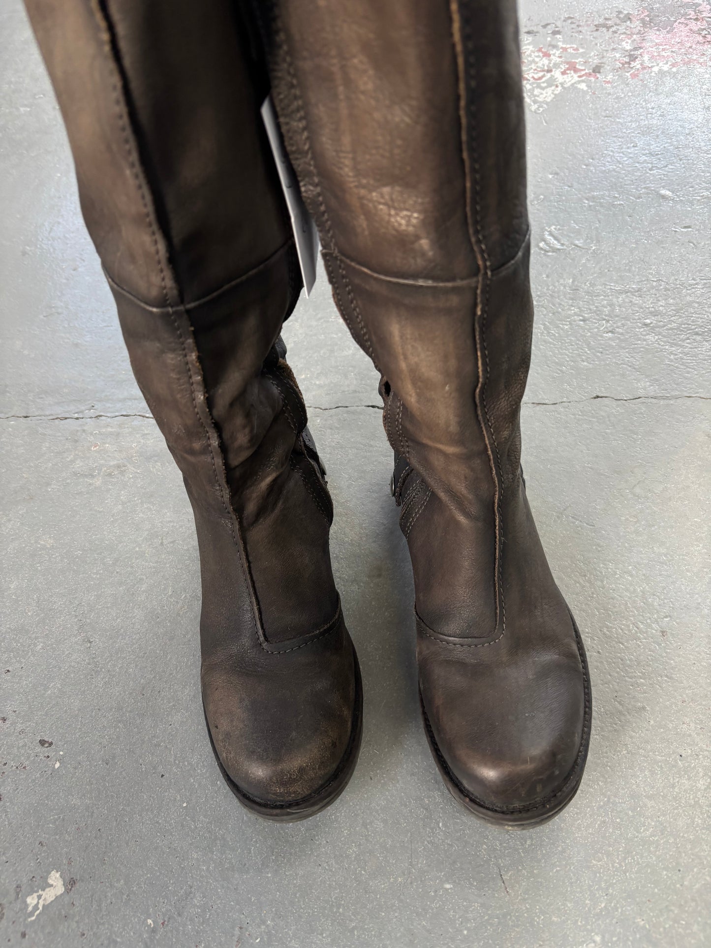 METAL DETAIL LEATHER BOOTS