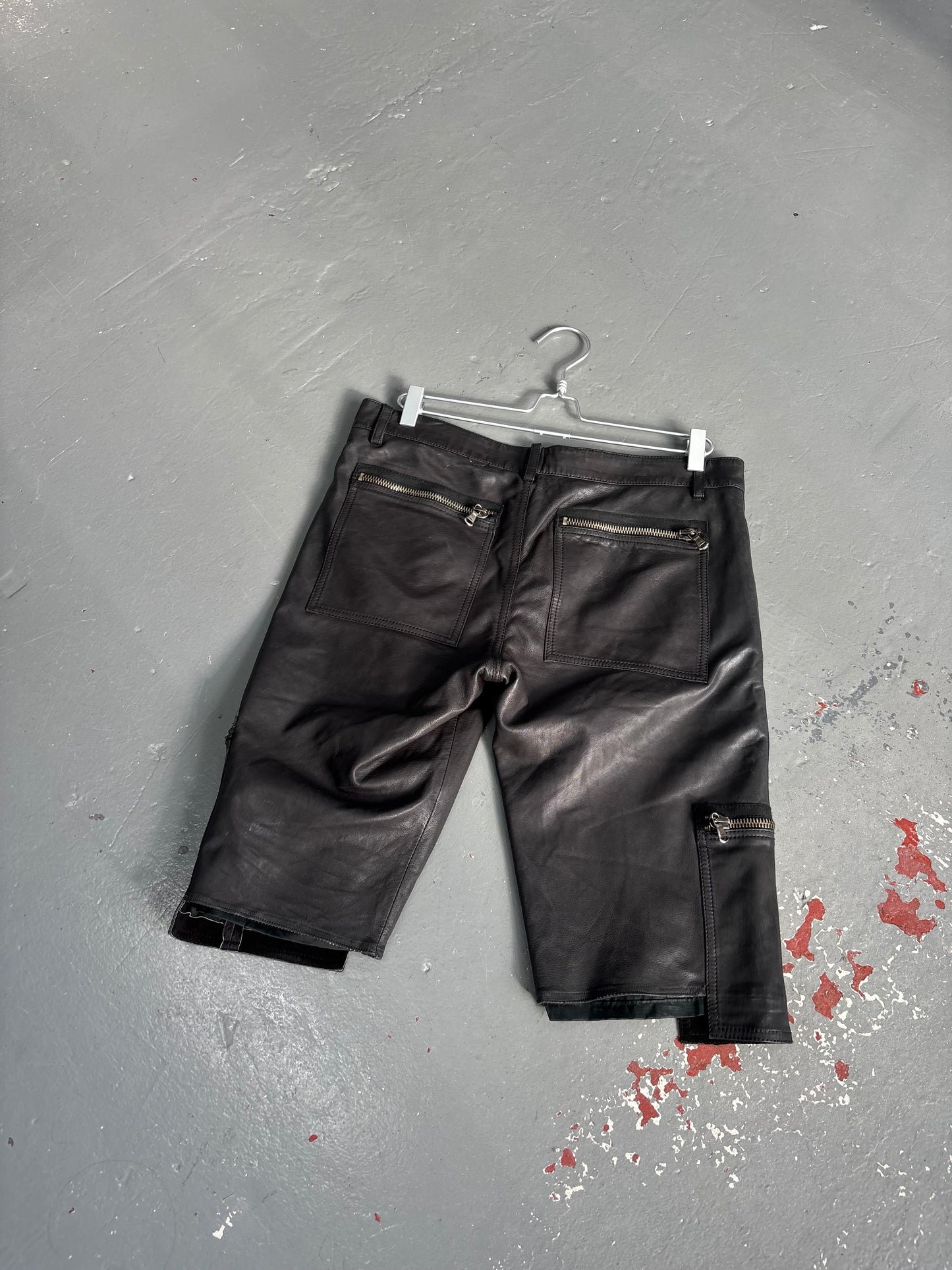 MARC JACOBS LEATHER SHORTS WITH ZIP DETAIL