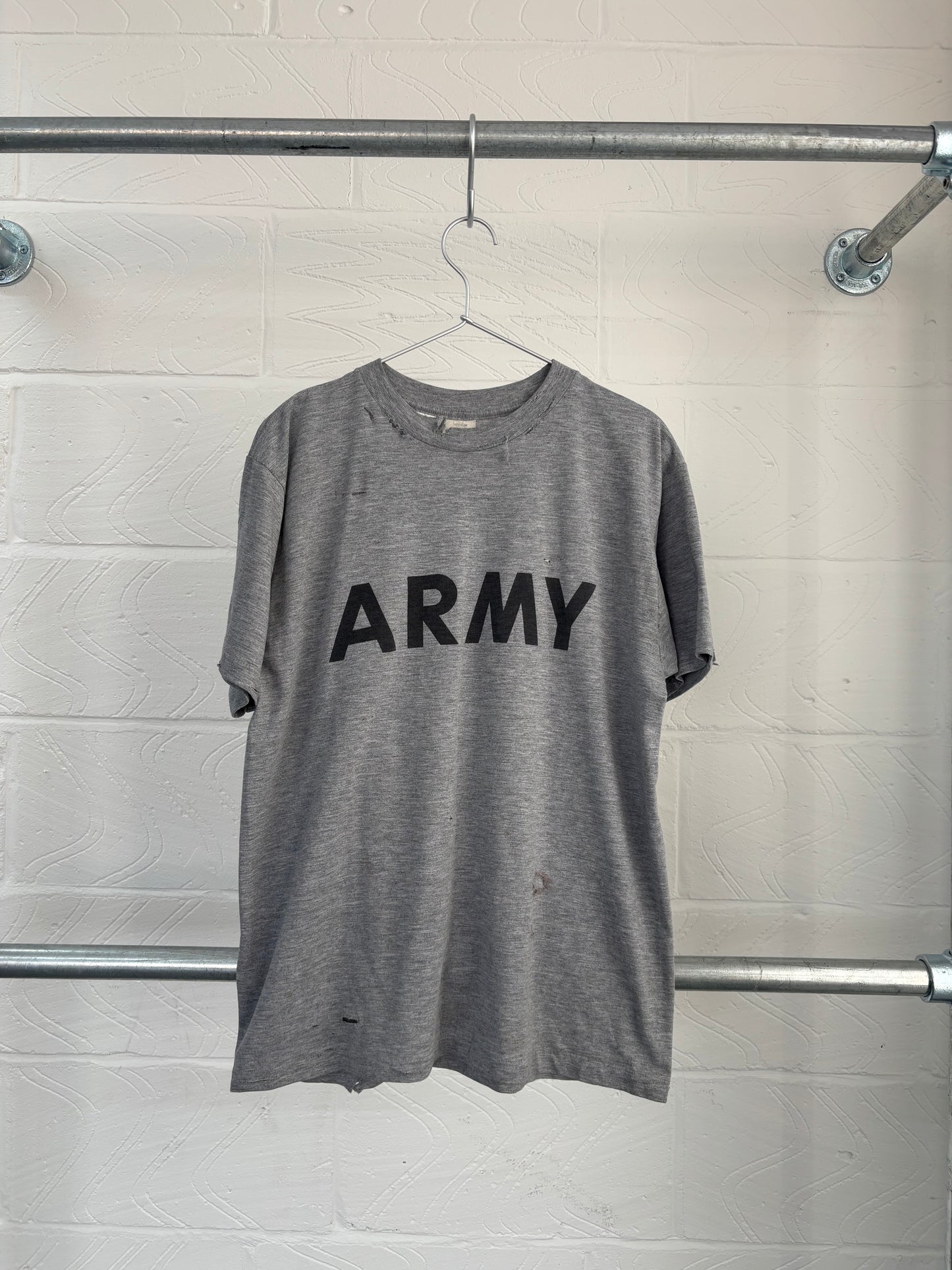 MW X 403: EARLY 00S ARMY T-SHIRT