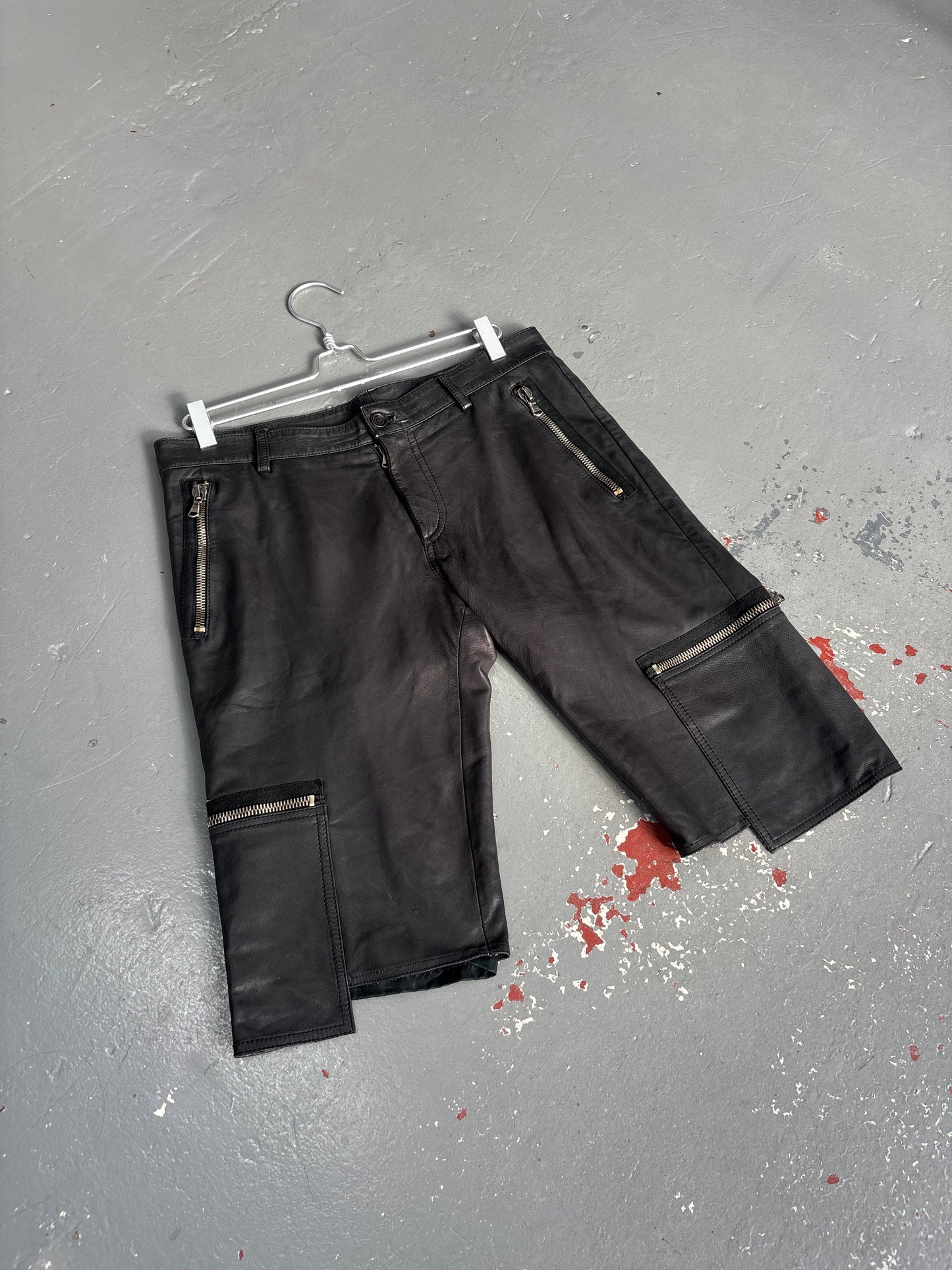 MARC JACOBS LEATHER SHORTS WITH ZIP DETAIL