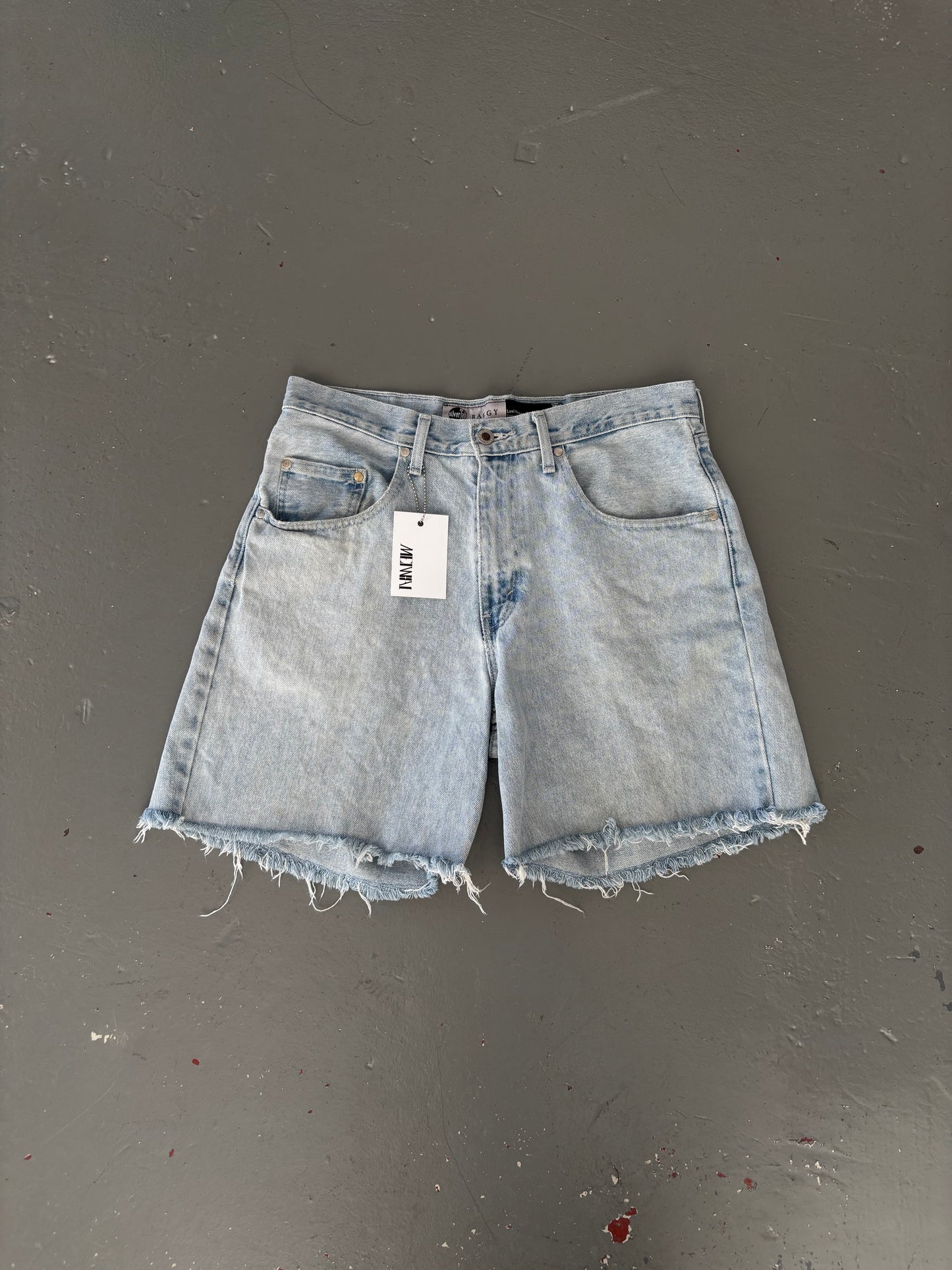 LEVI'S BAGGY RAW HEM SHORTS