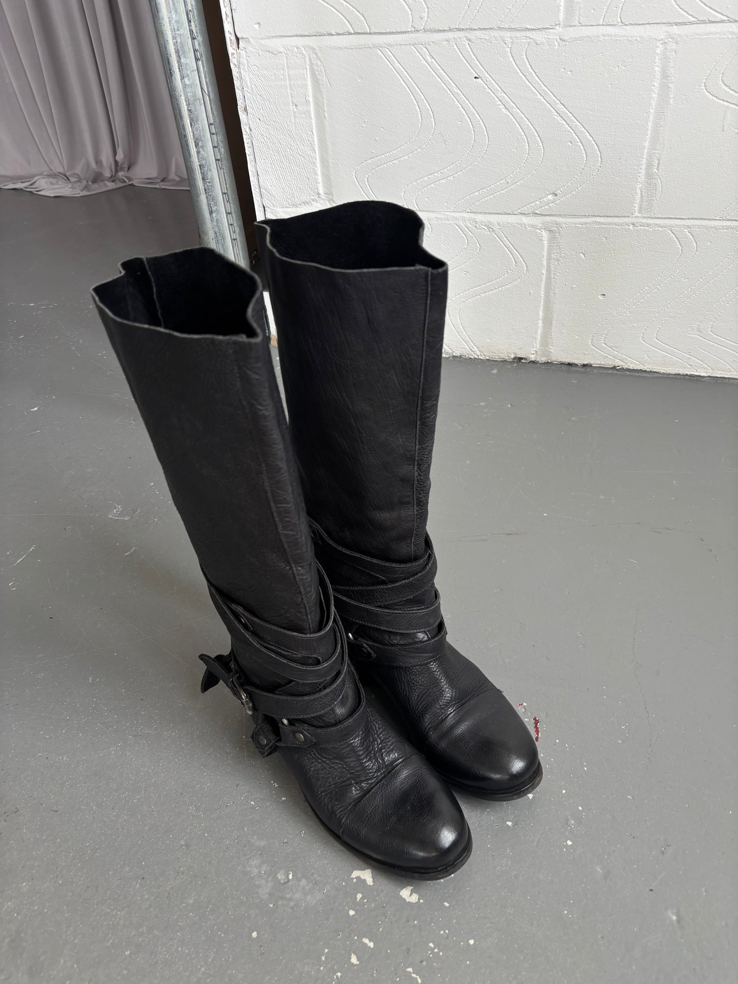 LEATHER BONDAGE BOOTS