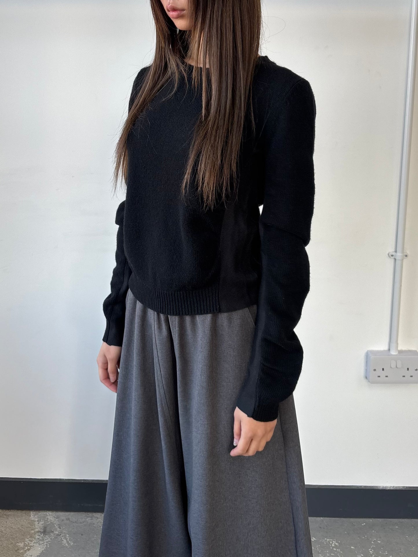 CURVED SLEEVE WOOL BLEND KNIT