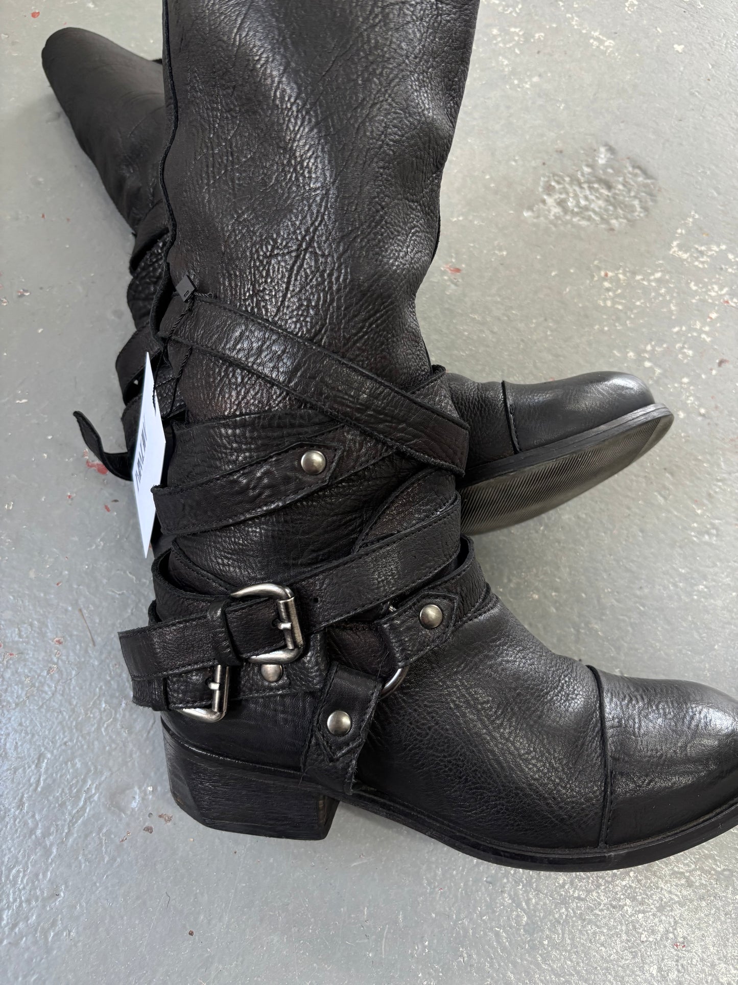 BONDAGE BUCKLE LEATHER BOOTS