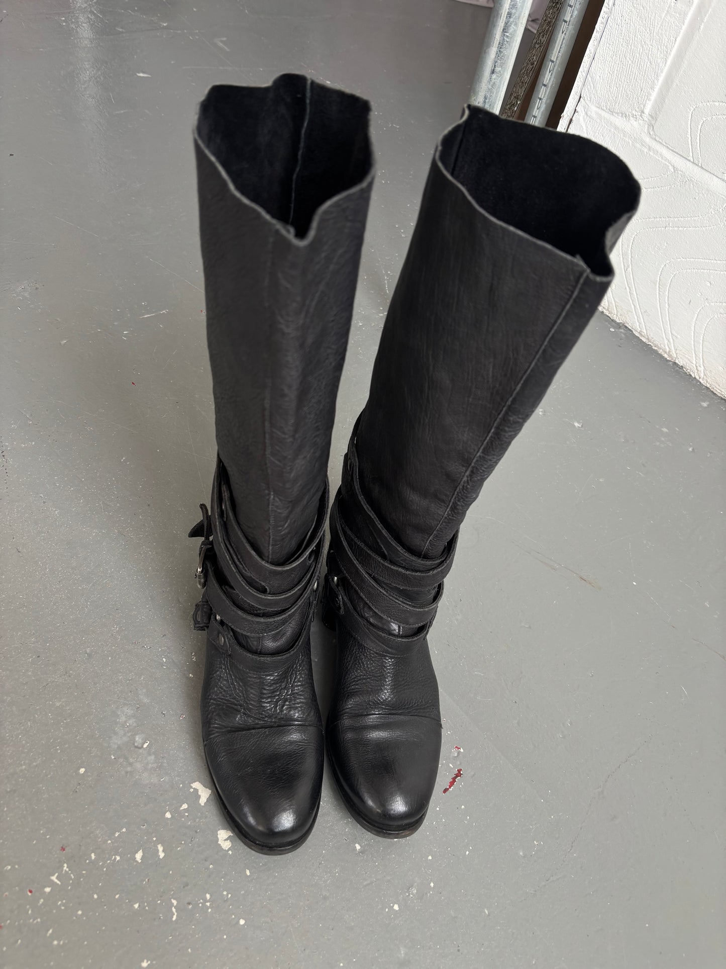 LEATHER BONDAGE BOOTS
