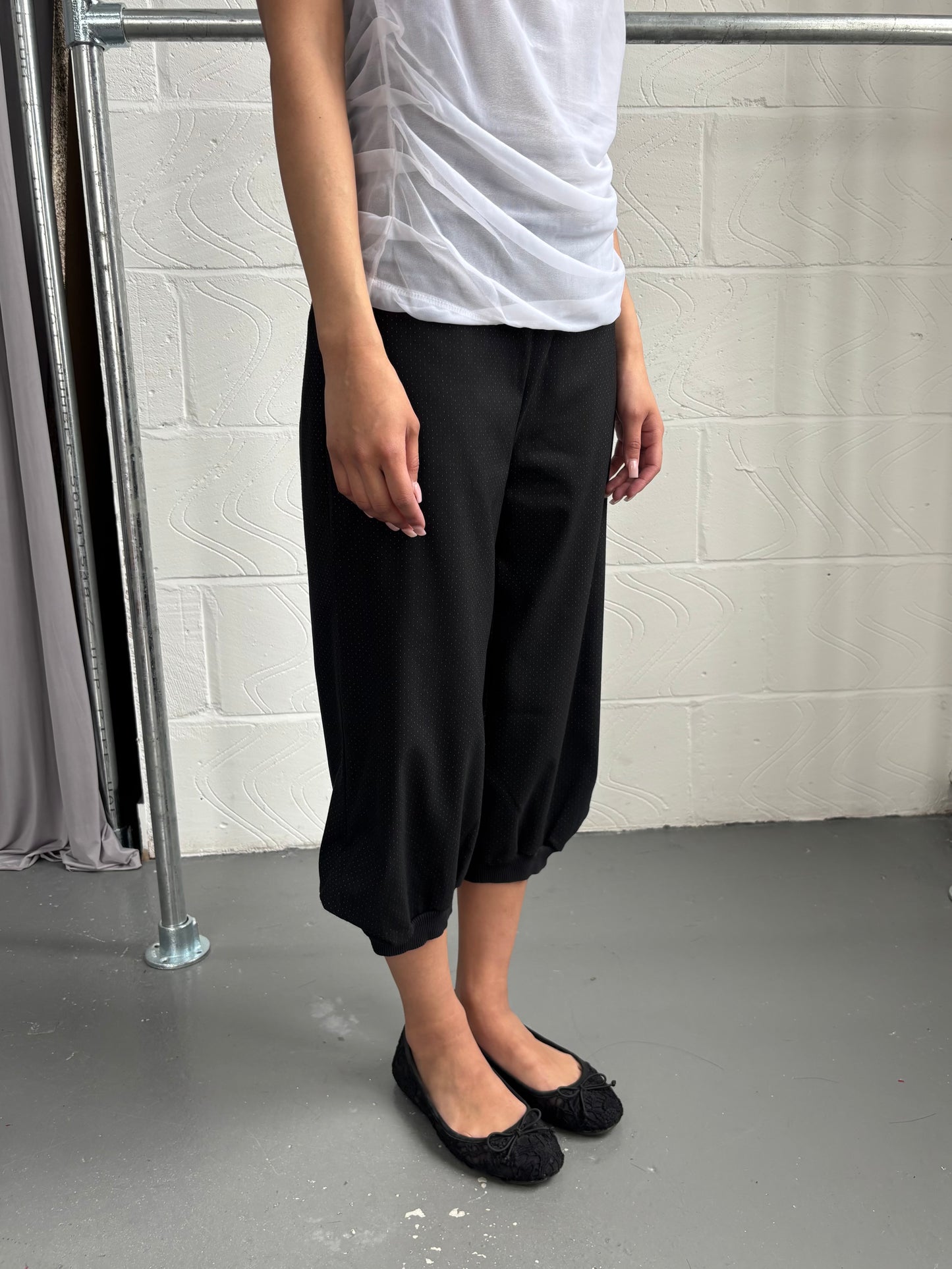 HITCHED BUBBLE CROP TROUSERS