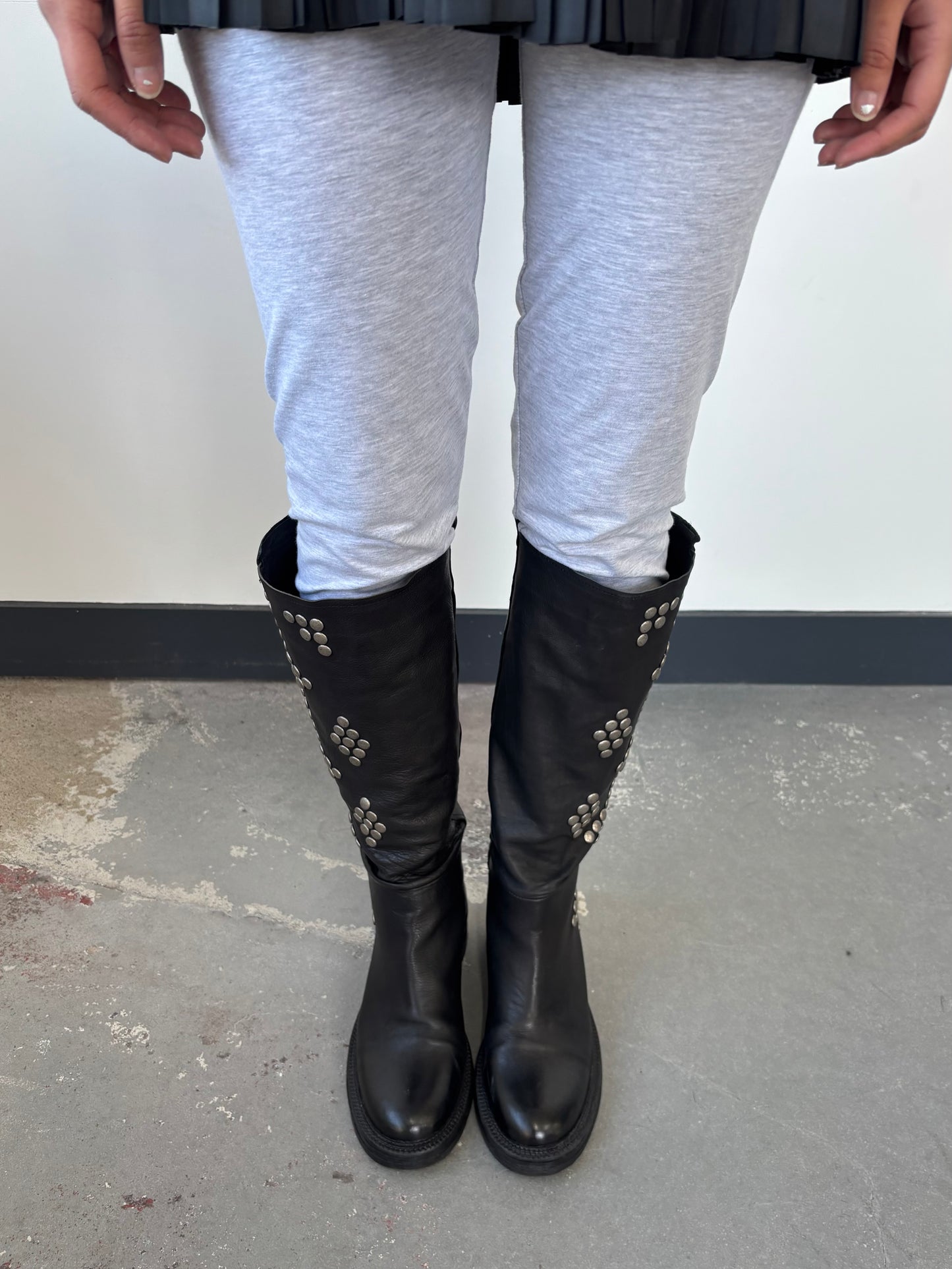 LEATHER STUDDED BOOTS