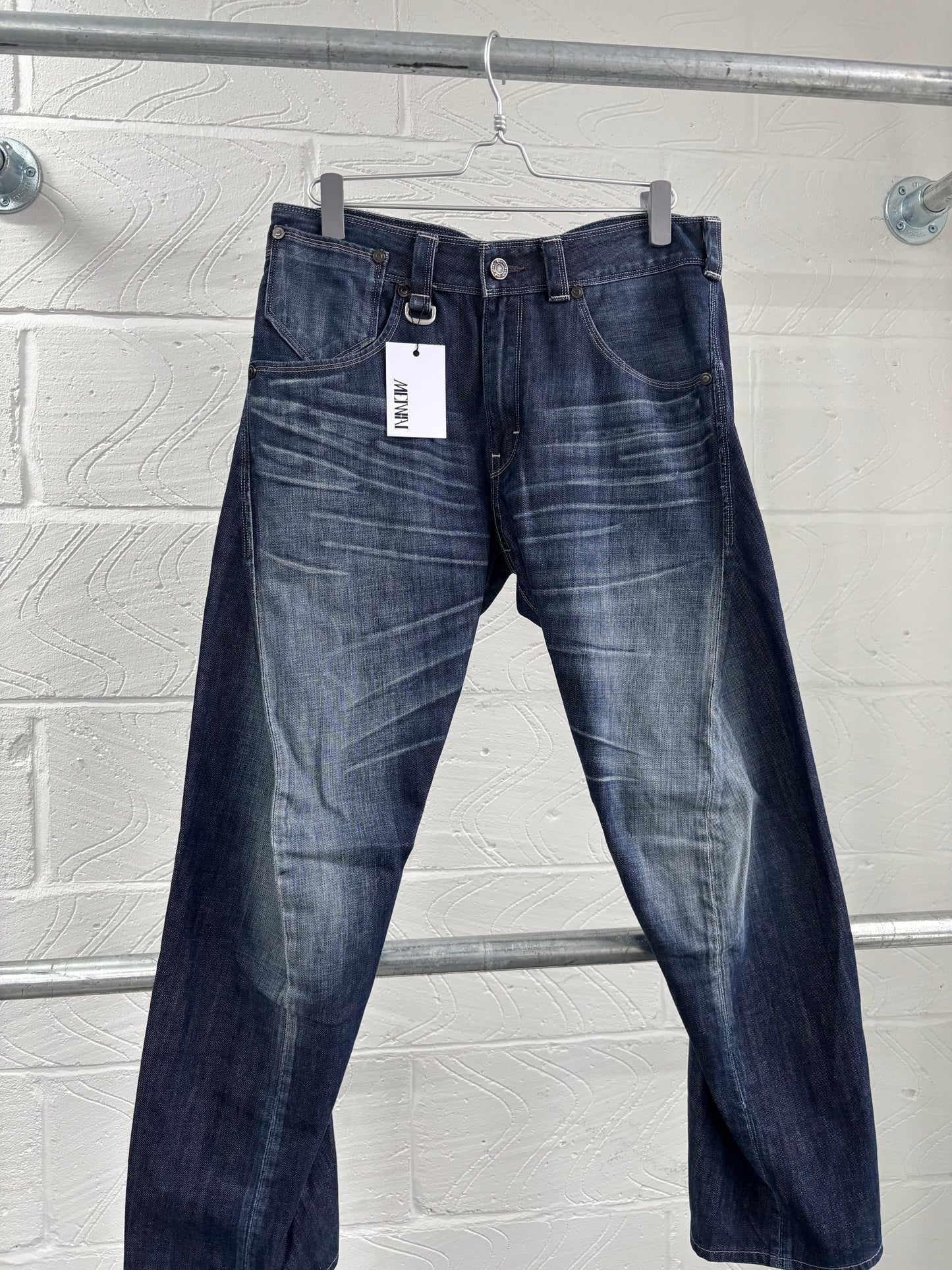 LEVI’S ENGINEERED WITH CLINCH BACK