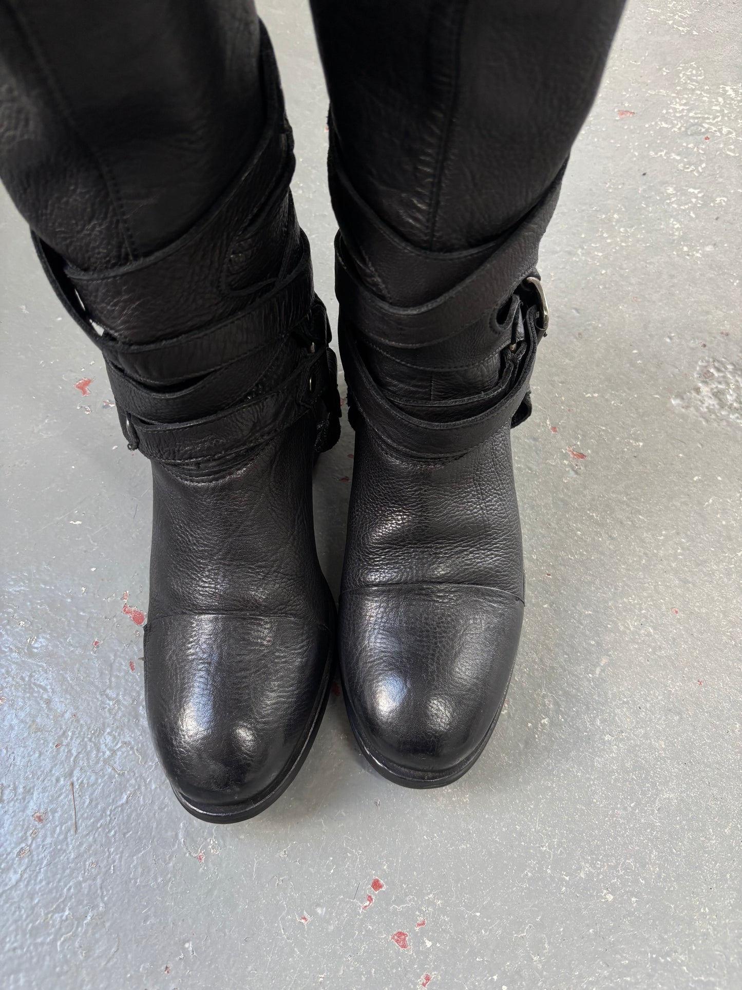 BONDAGE BUCKLE LEATHER BOOTS