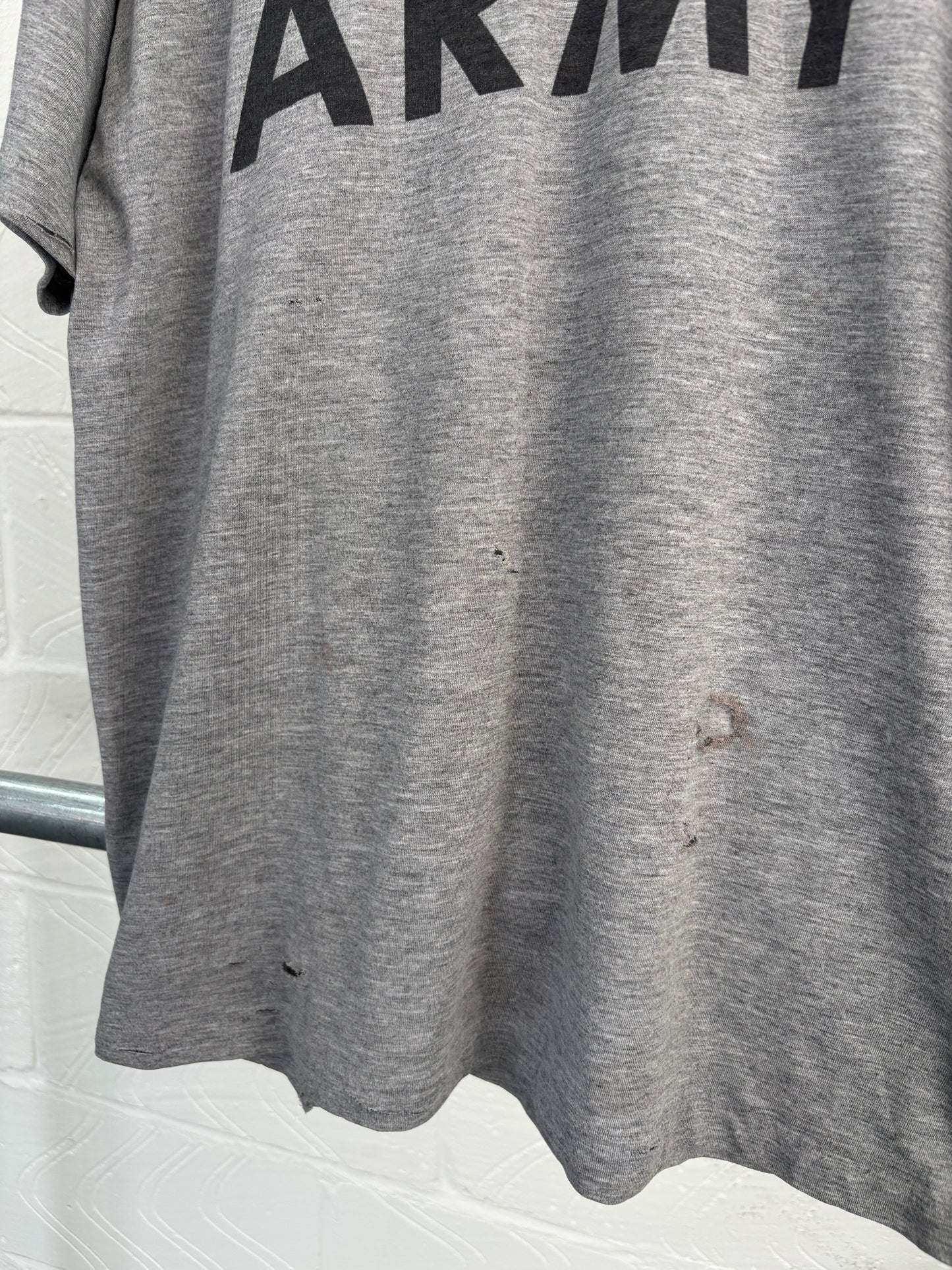 MW X 403: EARLY 00S ARMY T-SHIRT