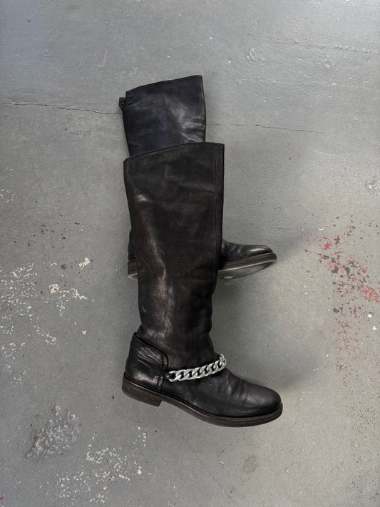 LEATHER CHAIN DETAIL BOOTS
