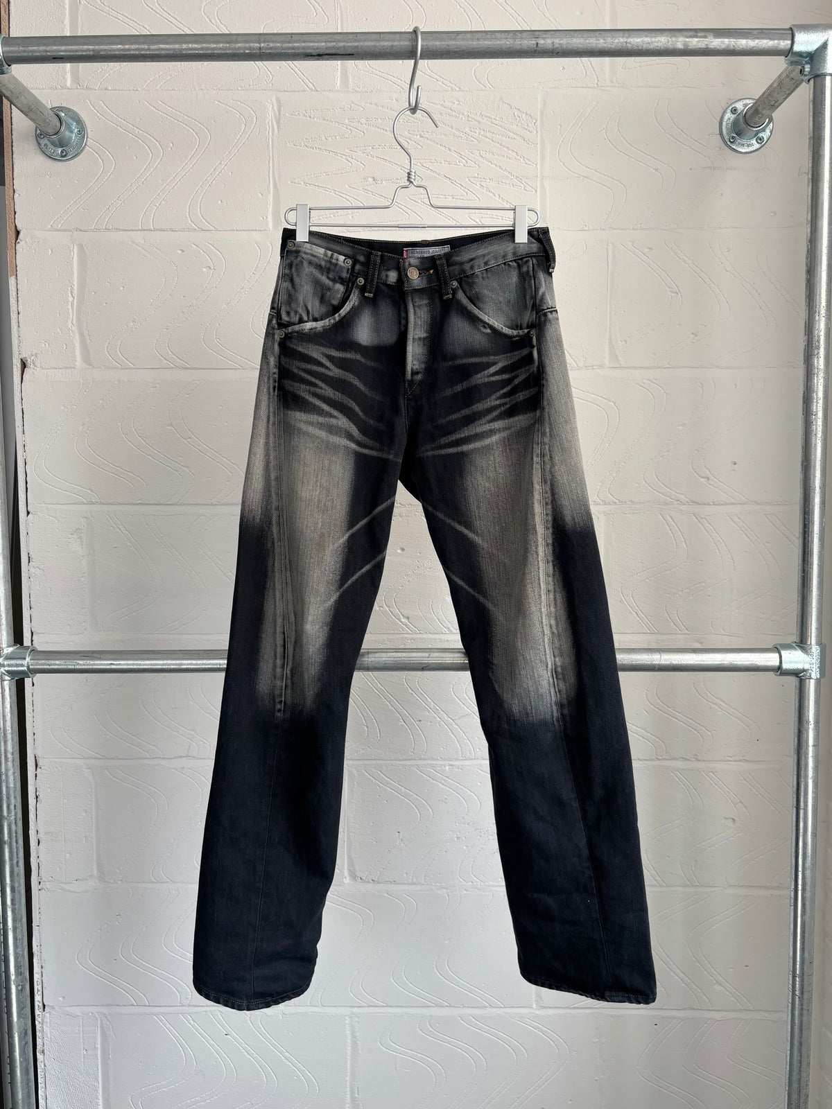 LEVI’S ENGINEERED JEANS