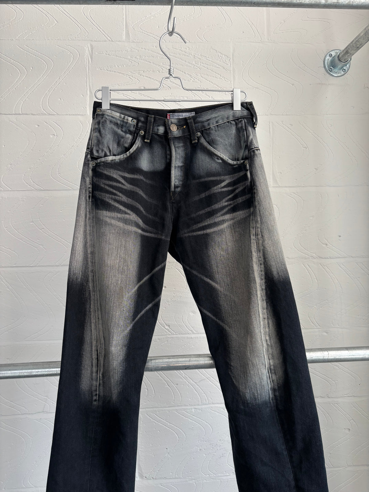 LEVI’S ENGINEERED JEANS