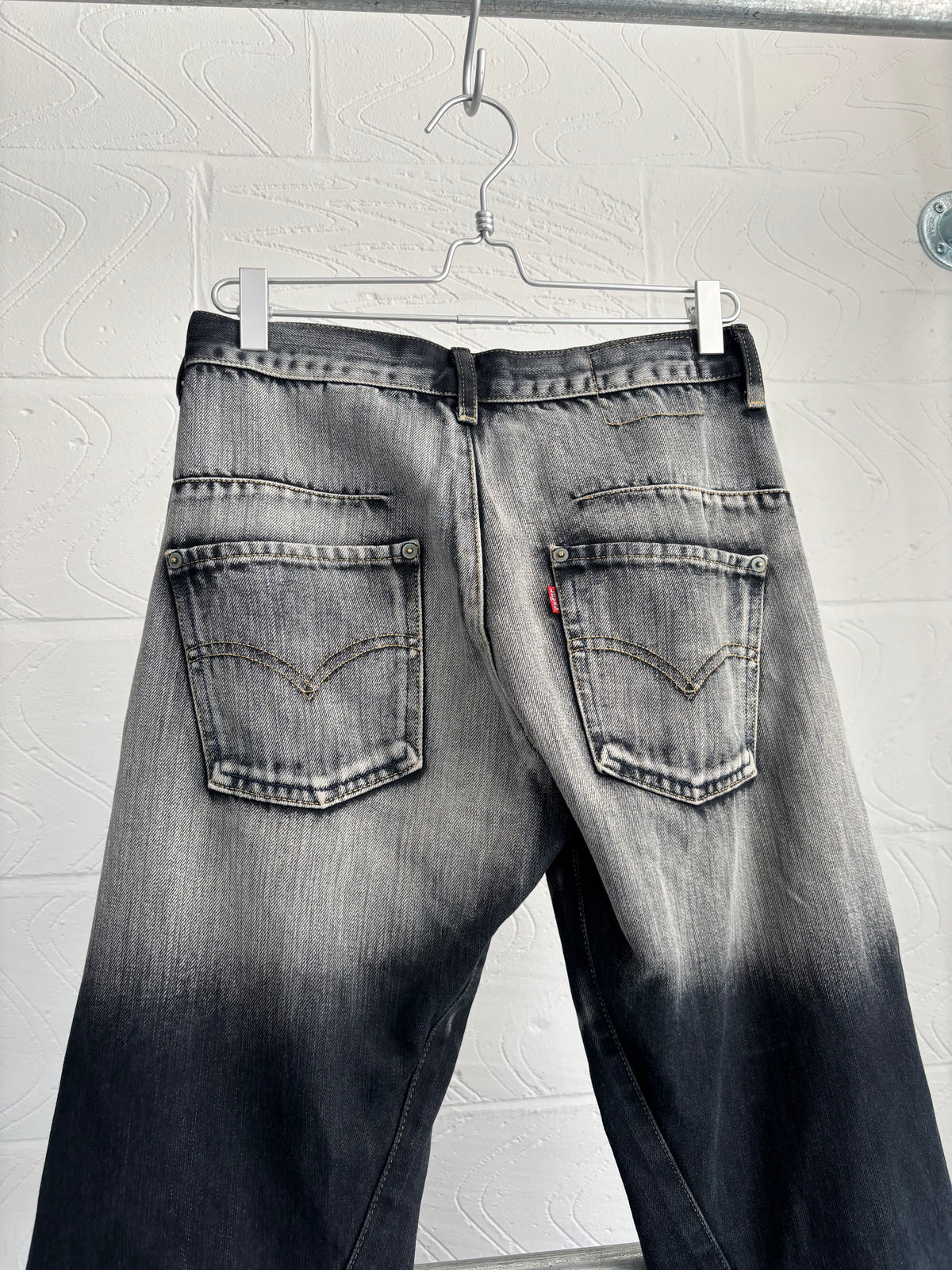 LEVI’S ENGINEERED JEANS