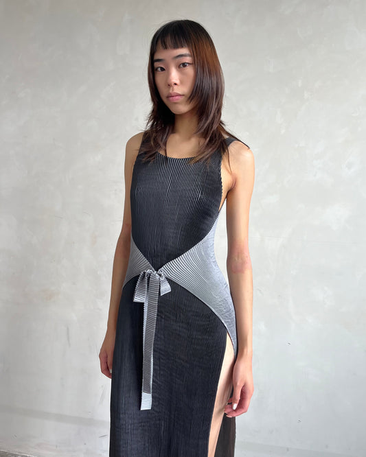 ISSEY MIYAKE [IM PRODUCTS] PLEATED WRAP APRON