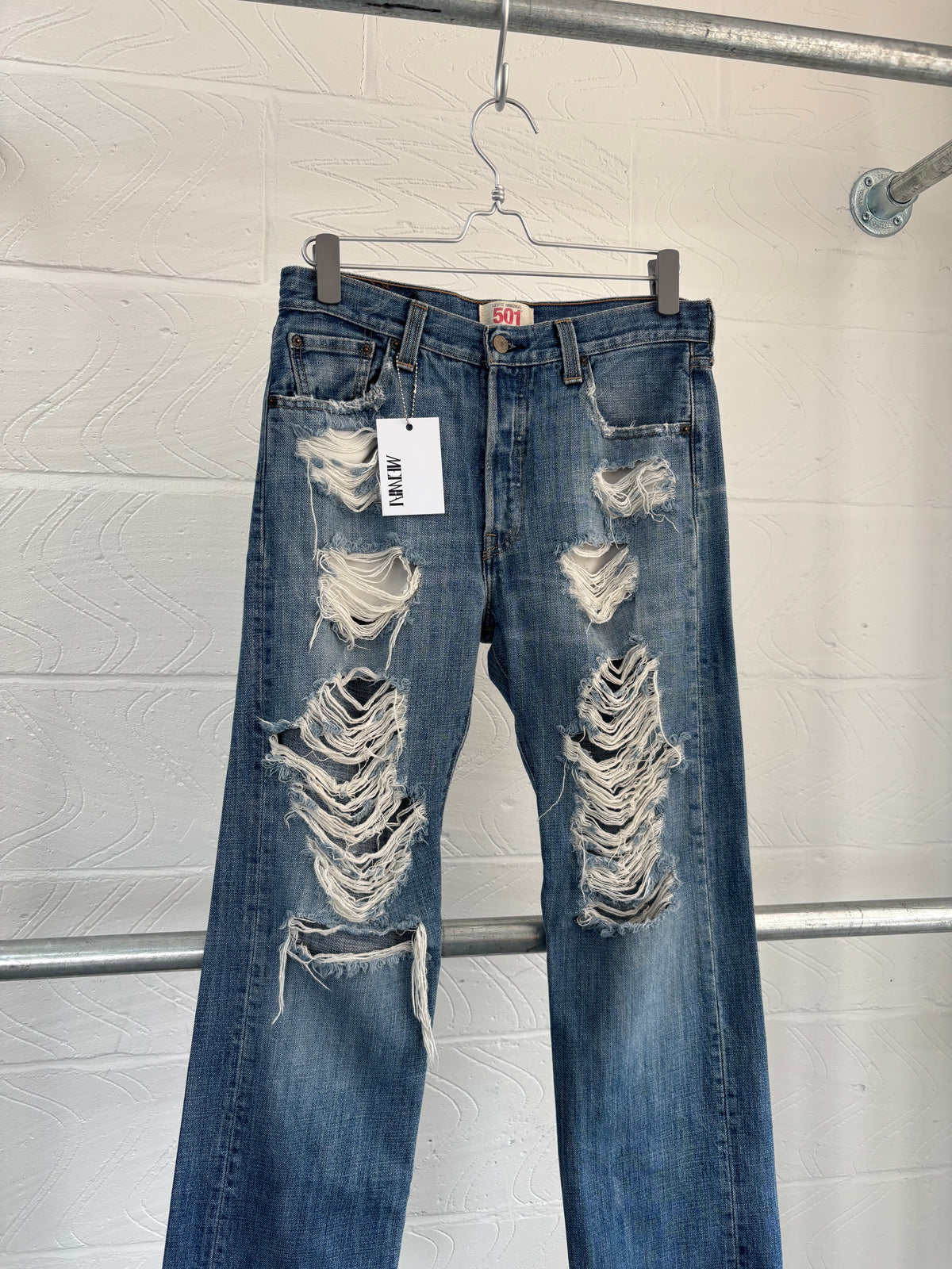 LEVI'S 501 RIPPED JEANS